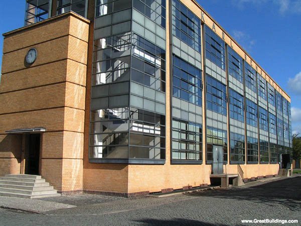 本公司招聘激光技術(shù)人員、銑工、車工若干 